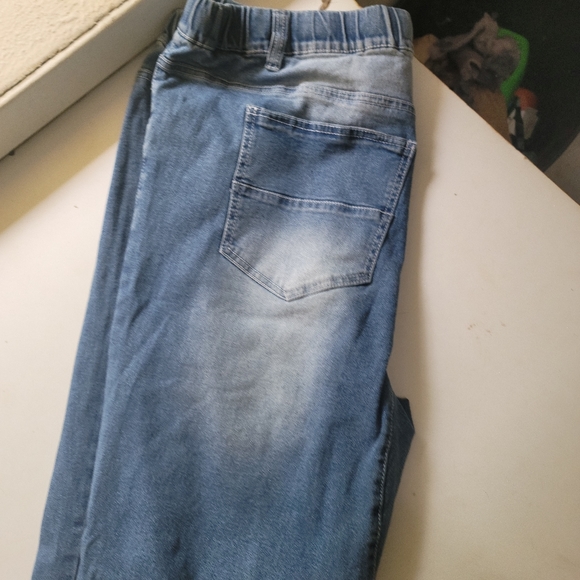 VICTORIOUS LOS ANGELES - Picture 3 of 4